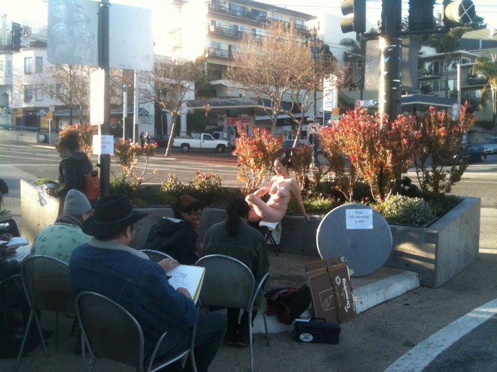 Outdoor life drawing!